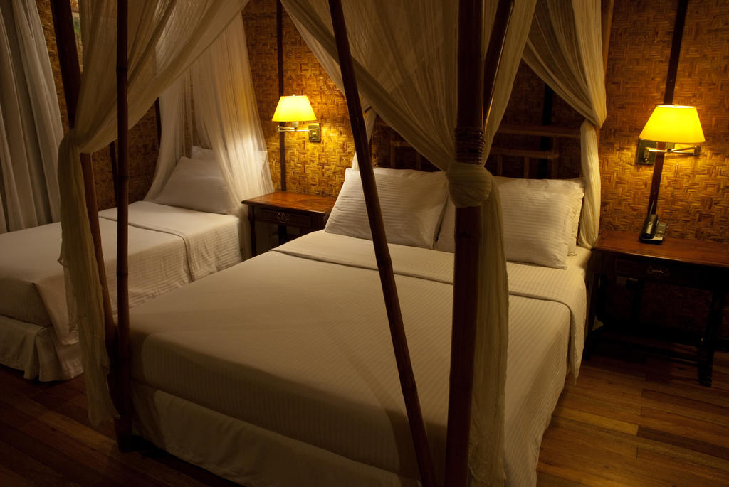 Sea Wind Resort Balabag  Rum bild