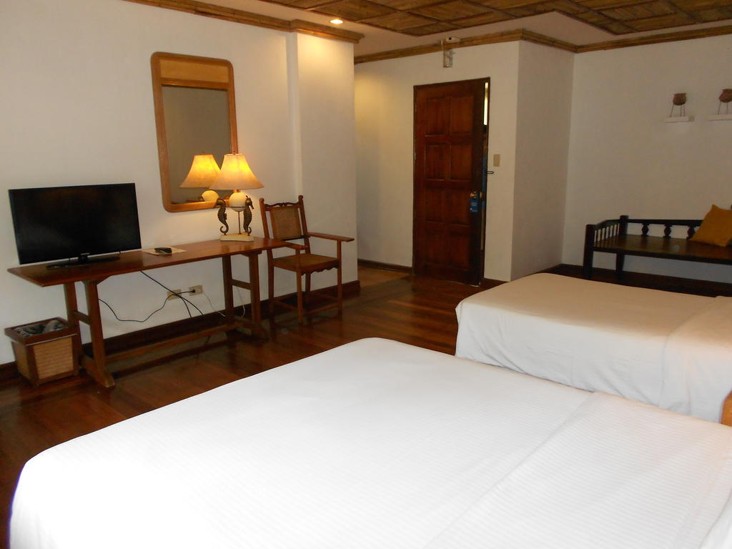 Sea Wind Resort Balabag  Rum bild