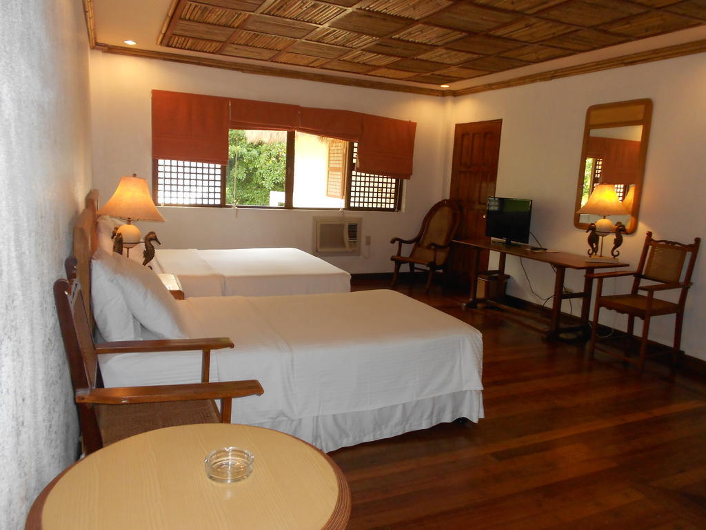 Sea Wind Resort Balabag  Rum bild
