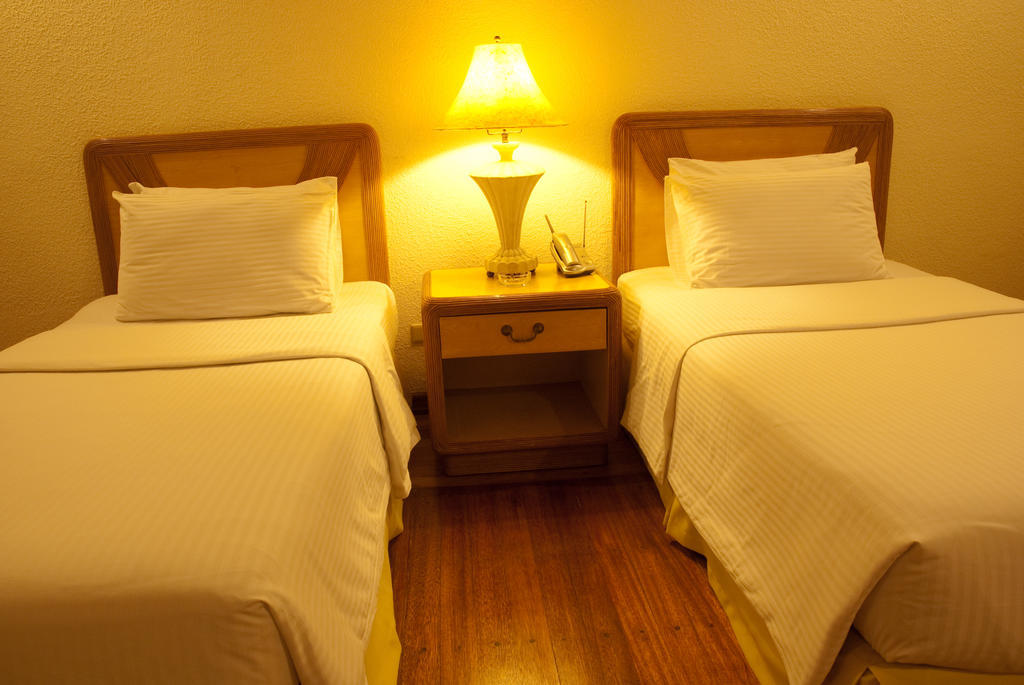 Sea Wind Resort Balabag  Rum bild